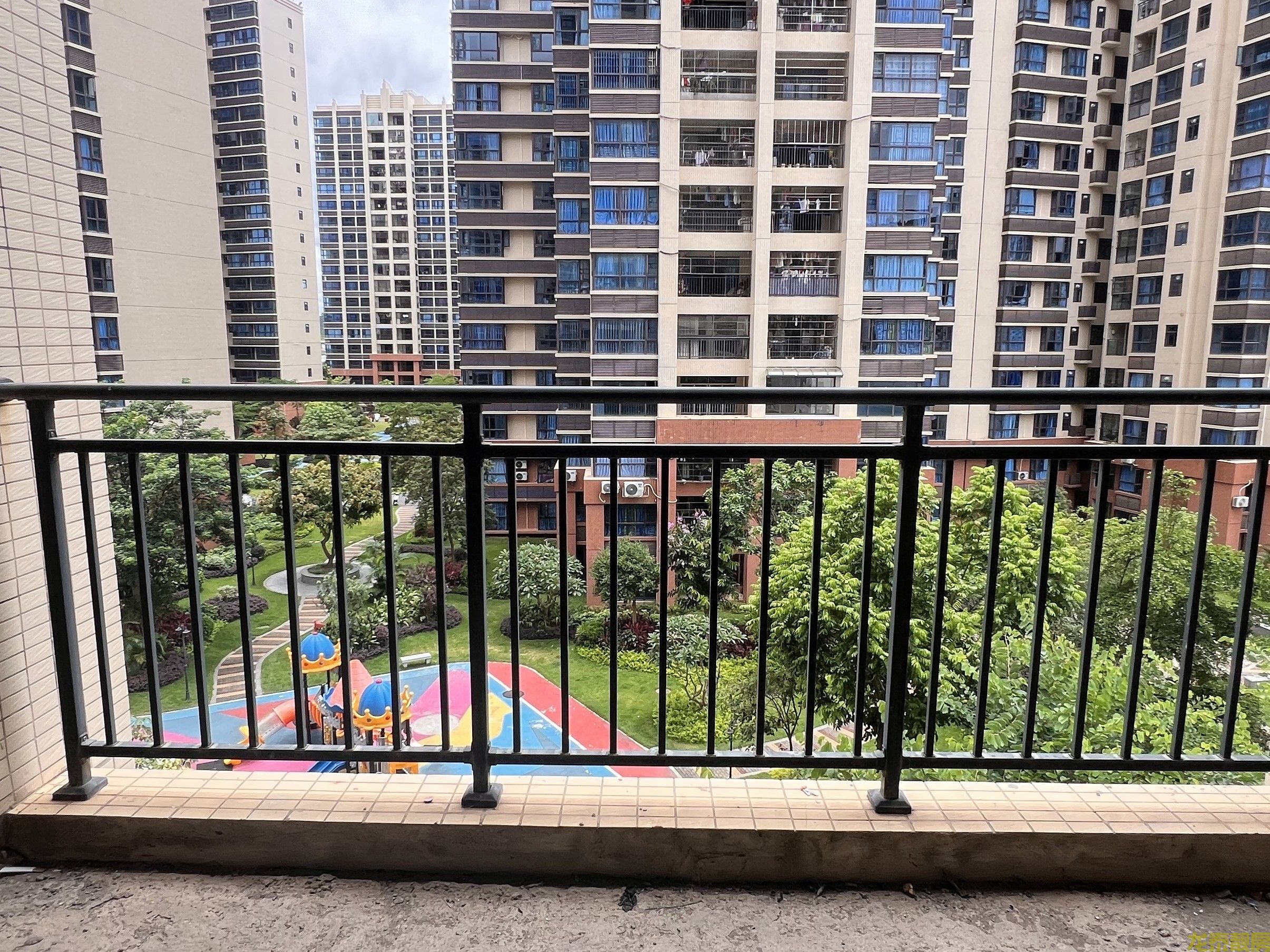 佰隆山河电梯靓层四房两厅两卫